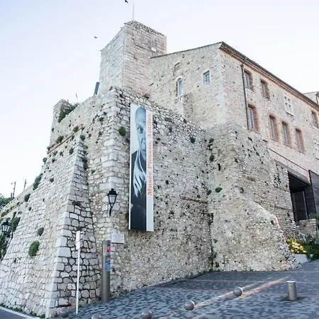 Les Beaux Jours - Calm & Sunny Balcony Apartment *