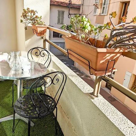 Les Beaux Jours - Calm & Sunny Balcony Apartment *
