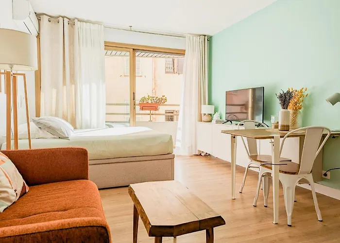 Les Beaux Jours - Calm & Sunny Balcony *