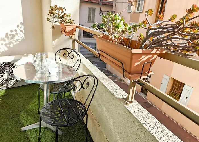 Les Beaux Jours - Calm & Sunny Balcony Апартаменты *