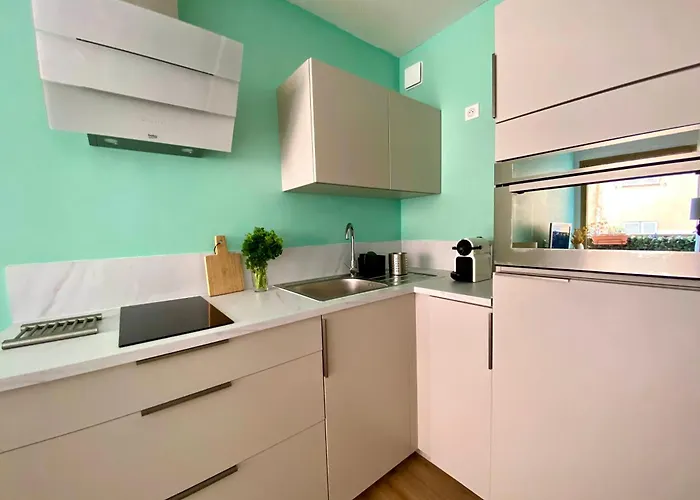 Les Beaux Jours - Calm & Sunny Balcony *